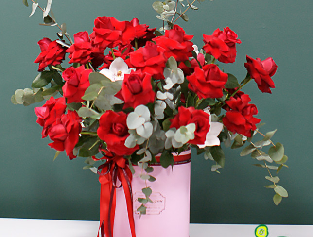 Cutie luxoasa cu trandafiri rosii ''Flacăra iubirii'' foto